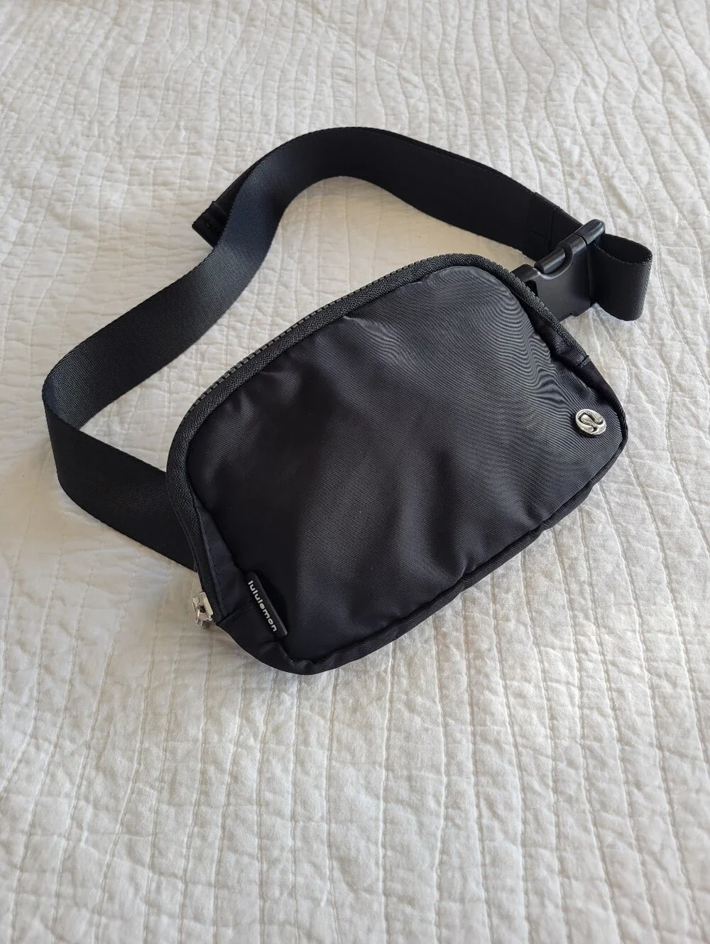 women's lululemon bag All Night Festival Crossbody Belt 5L With adjustable side details that reduce or expand the volume Lululemon Gift Bag Reusable Red